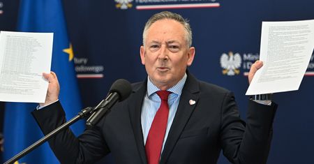 Wydatki PISF w klubie nocnym. Sienkiewicz kpi. "Kluczowe rozmowy"