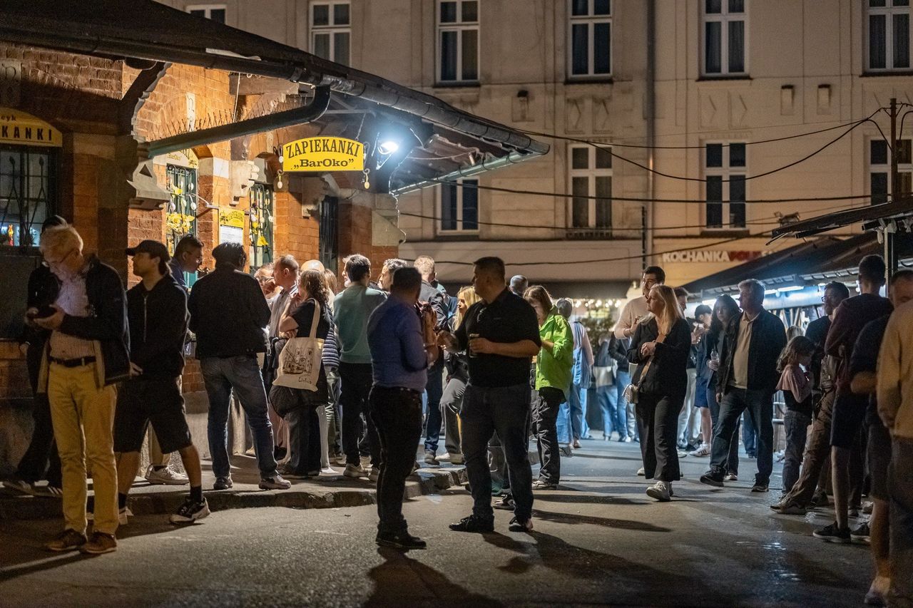 Apel burmistrza nocnego do mieszkańców Krakowa: "Rozwieście plakaty na klatkach". To już nie jest kłopot tylko w centrum miasta