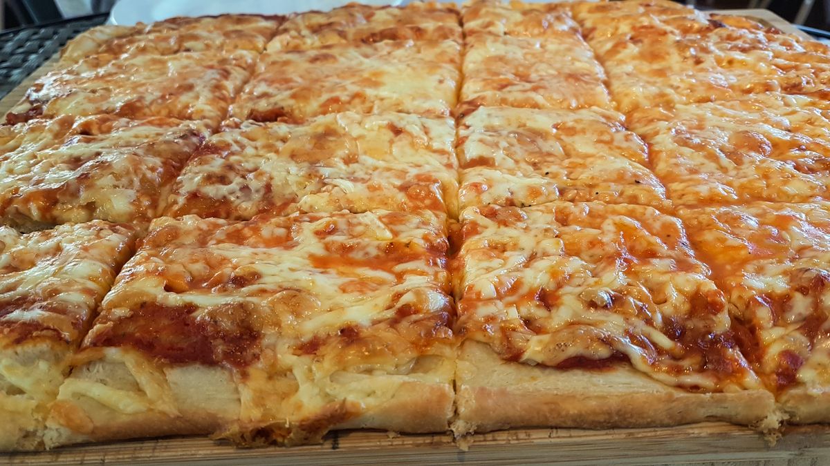 Pizza z blachy