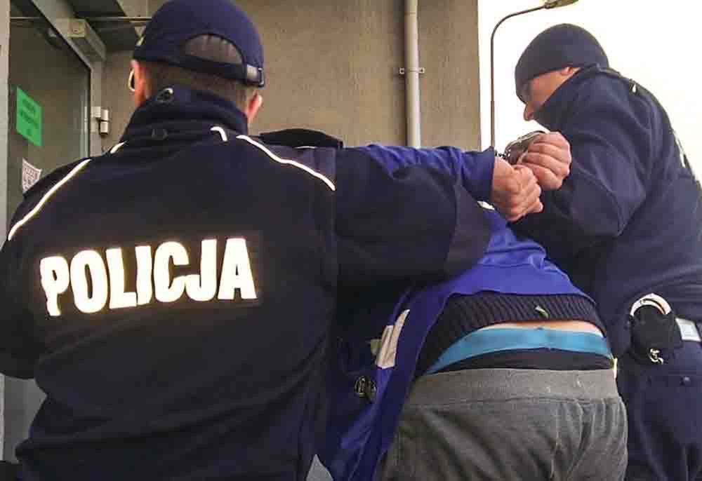 Sulęcin: Atak nożownika na chodniku. Chciał zabić przypadkową osobę, zadał ciosy nożem w szyję