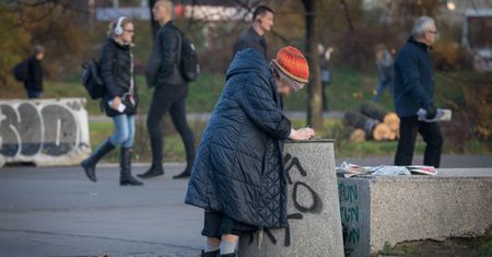 Muszą robić testy bezdomnym. Zaskakujący wymóg rządzących