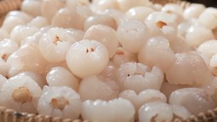 Wiele osób nie zwraca uwagi na ten owoc w sklepie. Sercowcy powinni jeść na kilogramy