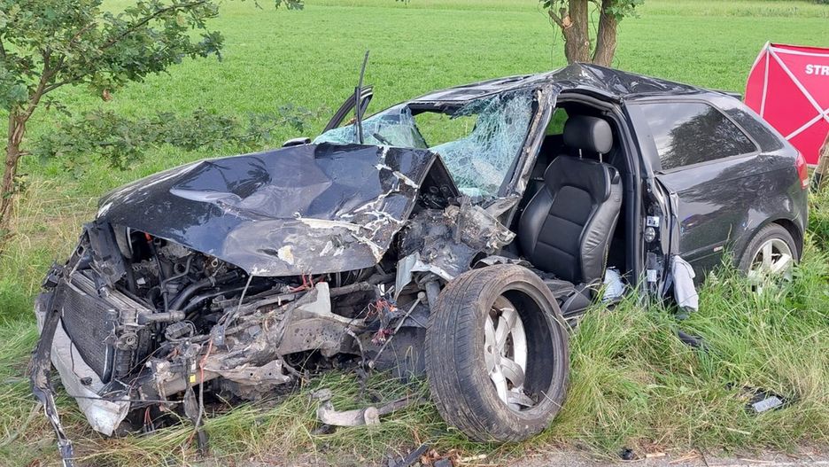 Samochód, którym podróżowali mężczyźni