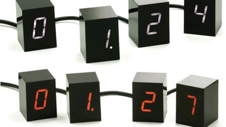 Stylowy budzik na nocną szafkę 1