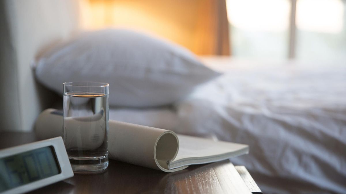 Nie trzymaj szklanki wody przy łóżku