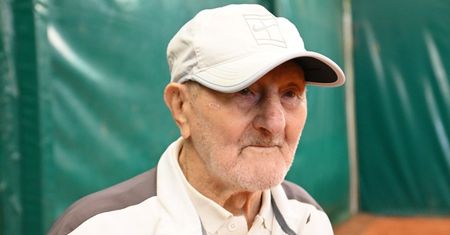 Tadeusz Krzyszkowski to najstarszy tenisista świata. Jego sekret jest banalny