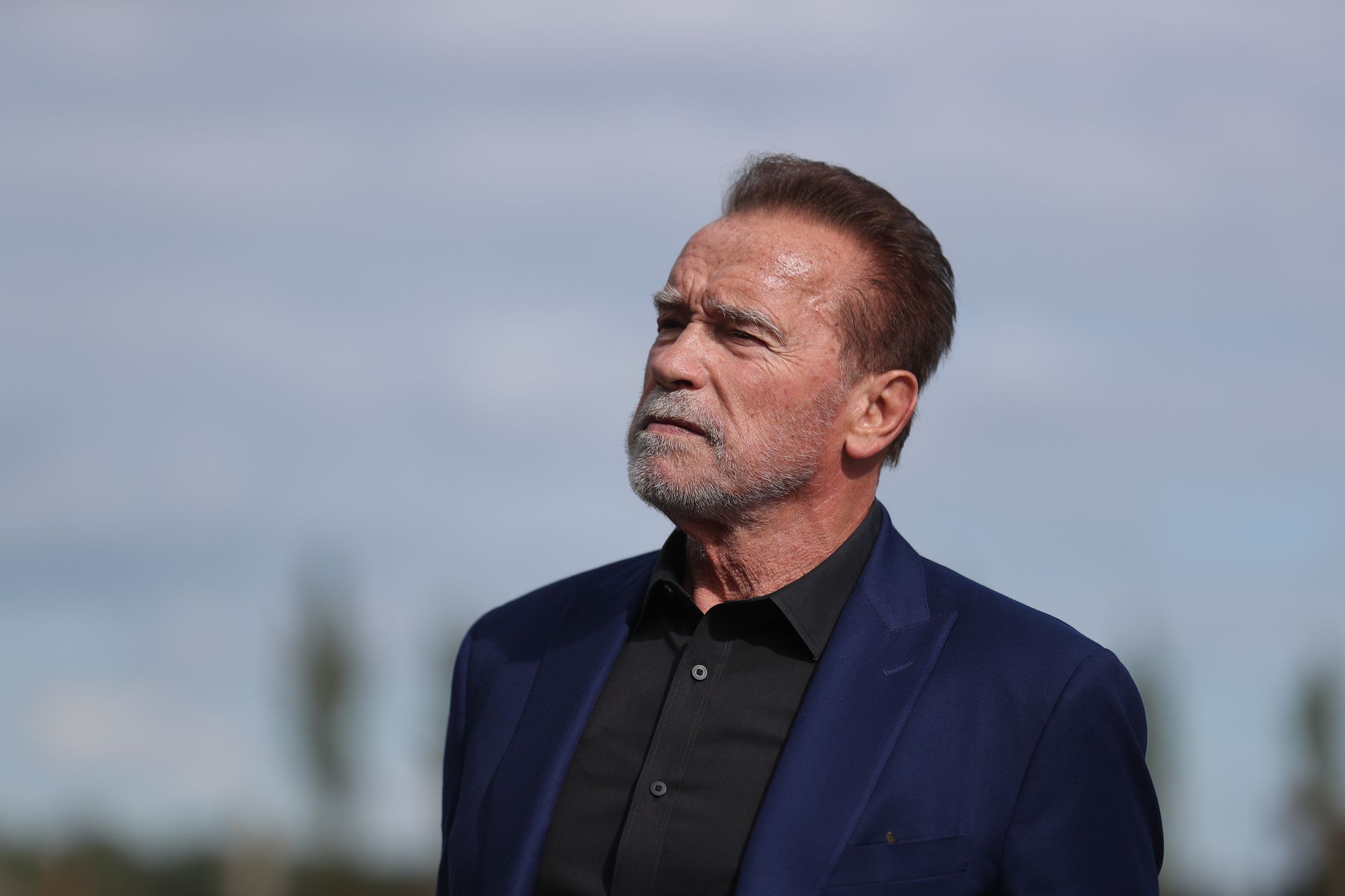 Arnold Schwarzenegger odwiedził Auschwitz. Jego wpis w księdze pamiątkowej wbudził kontrowersje