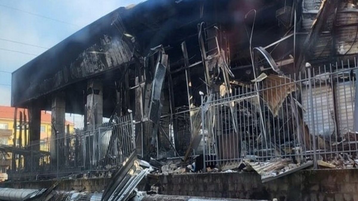 Zbombardowany meczet w Mariupolu