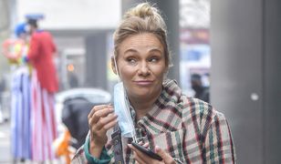 Sonia Bohosiewicz pozuje przy samochodzie. Internauci zwracają uwagę na jeden szczegół