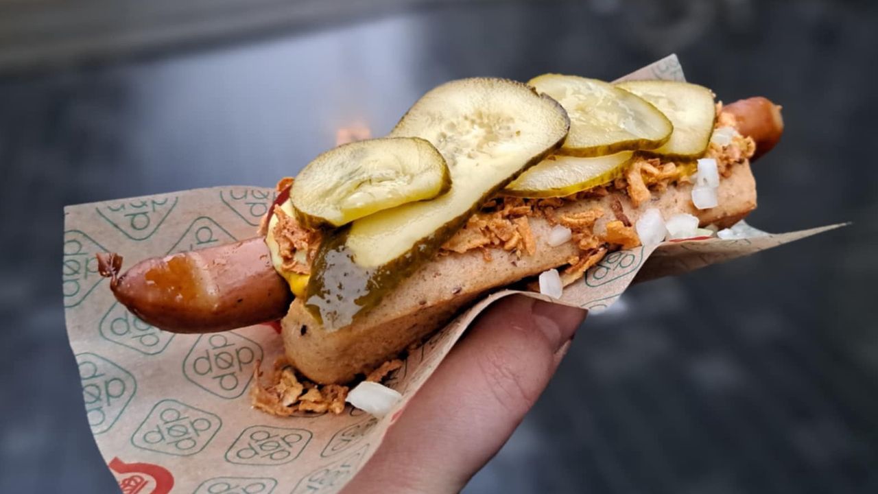 Ten adres znają wszyscy w Kopenhadze. Serwują najlepsze hot dogi, a cena wcale nie jeży włosów na głowie