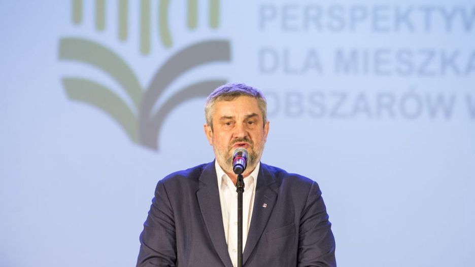 Minister rolnictwa Jan Krzysztof Ardanowski na konferencji "Perspektywy dla mieszkańców obszarów wiejskich". Ciekawe jak sytuacja wygląda w realu