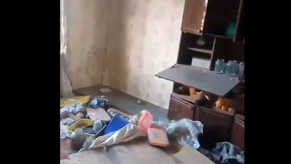 Anton Geraszczenko pokazał nagranie z rosyjskimi żołnierzami, którzy plądrowali mieszkania Ukraińców. 
 