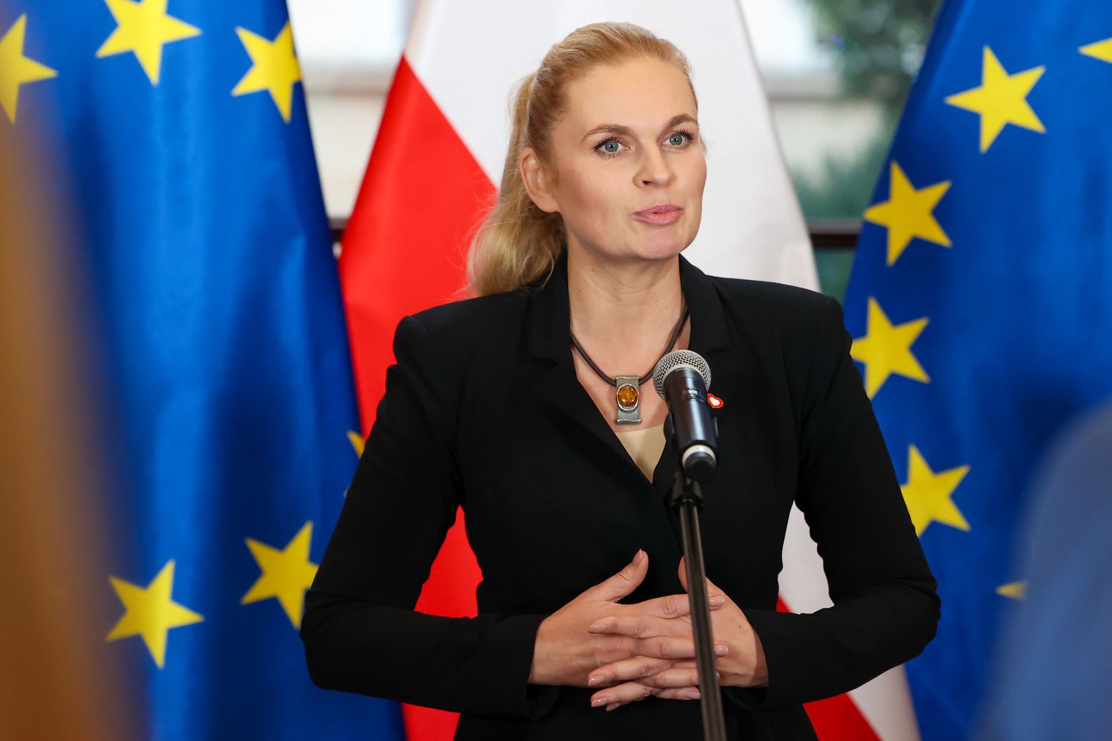 Warszawa, 13.12.2023. Minister edukacji Barbara Nowacka podczas uroczystego powitania w siedzibie resortu w Warszawie, 13 bm. (amb) PAP/Szymon Pulcyn