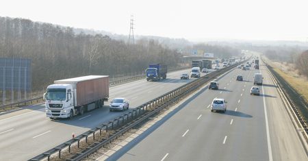Kara za jazdę na zderzaku. Drony ruszą na autostrady?