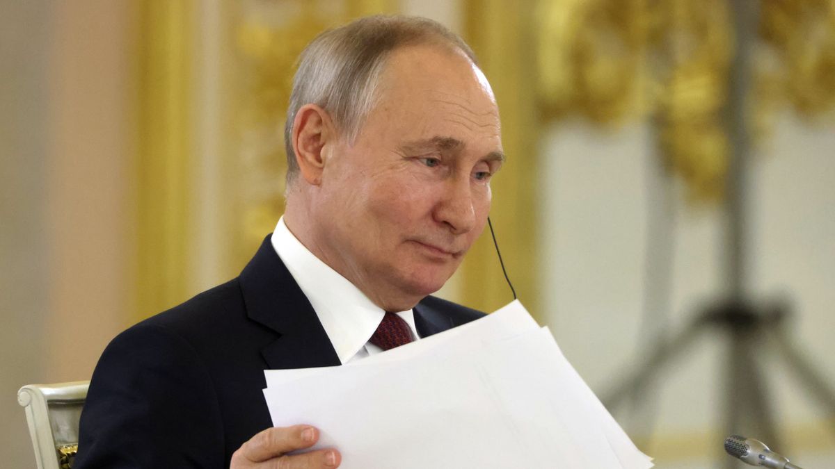 MOSCOW, RUSSIA - MARCH 21:  (RUSSIA OUT) Russian President Vladimir Putin holds his papers during the Russian-Chinese talks at the Grand Kremlin Palace, on March 21, 2023 in Moscow, Russia. Three days after being accused by an international tribunal of war crimes in Ukraine, Russian President Putin received Chinese leader Xi Jinping during his state visit to Russia. (Photo by Contributor/Getty Images)