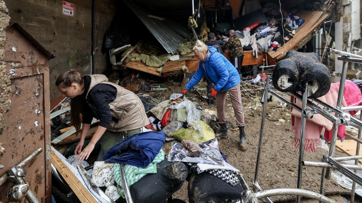 Miasta po przej?ciu fali powodziowej
16.08.2024 Klodzko  po przej?ciu fali powodziowej 
 fot. Andrzej Iwanczuk/REPORTER
Andrzej Iwanczuk/REPORTER
