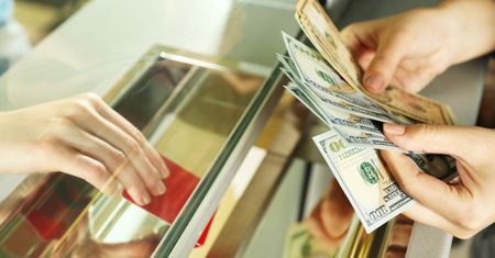 Kursy walut. Dolar odrabia straty