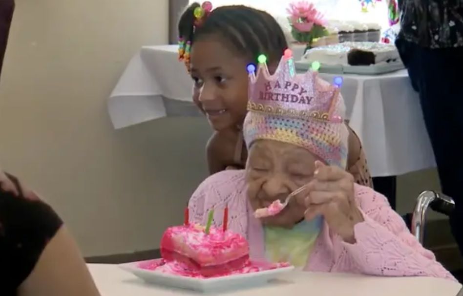 Ma 104 lata. Mówi o przepisie na długowieczność