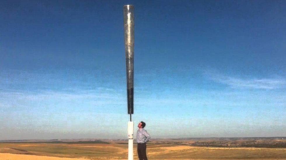 To lepsze od turbin wiatrowych: słup wbity w ziemię produkuje prąd! 1