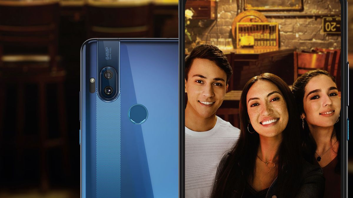 Motorola One Hyper oficjalnie. Brak wcięcia, wysuwany aparat i superszybkie ładowanie 1
