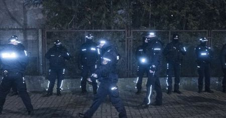Policjanci zniknęli sprzed domu Kaczyńskiego. Szef MSWiA wyjaśnia