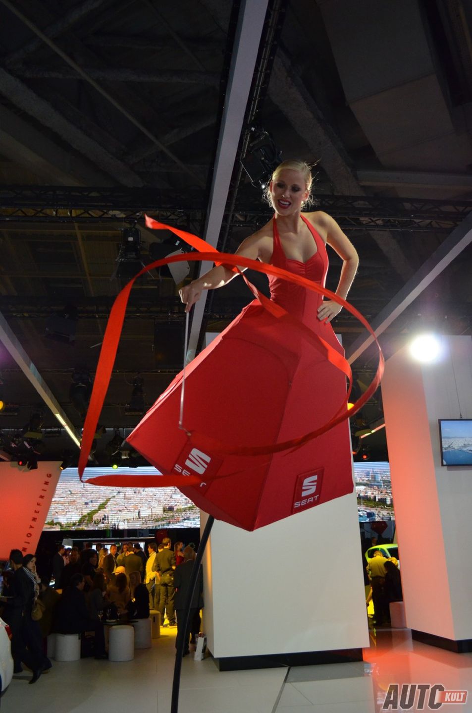 Hostessy z Paris Motor Show 2012 [galeria] 87