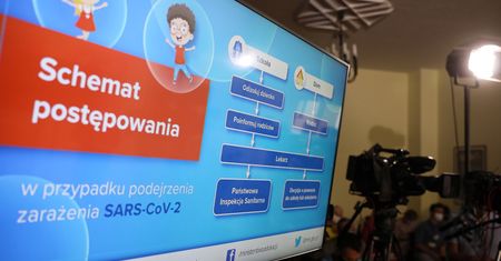 Powrót do szkoły. "Zawsze chciałem zostać supermenem". Dyrektor szykuje się na 1 września