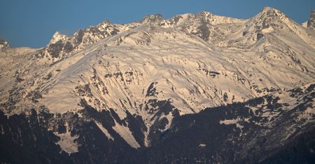 Nowe spojrzenie na Himalaje. Naukowcy odkryli co jest pod górami