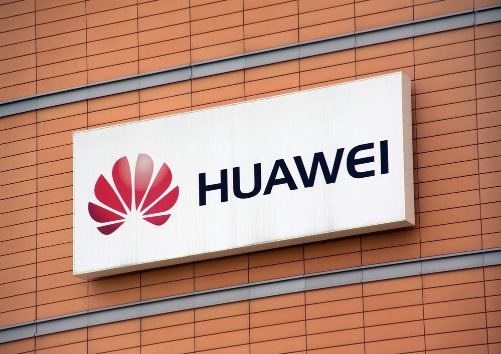 Budynek z logo Huawei z depositphotos