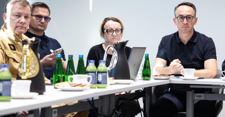 "Nagonka na pracowników Wód Polskich". Dostali ochronę. Premier: opamiętajmy się