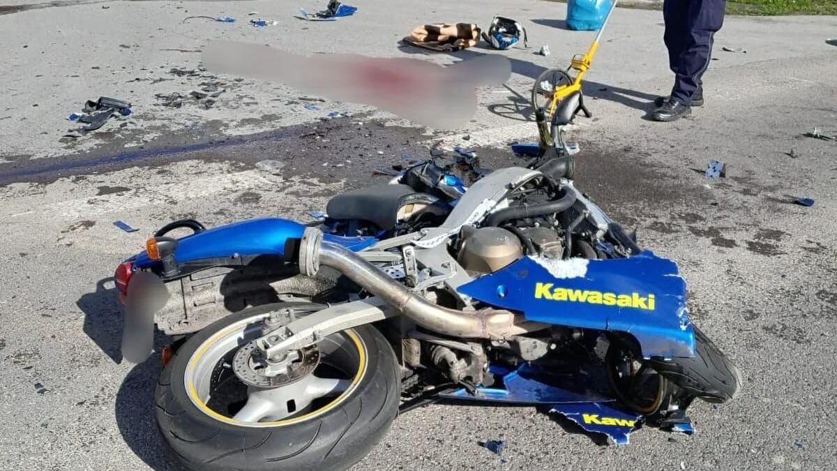 Motocyklista zderzył się z oplem w Mętowie