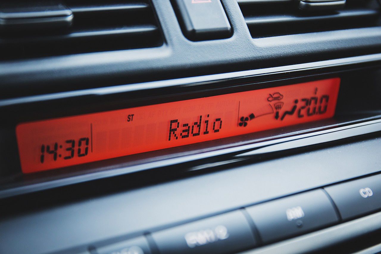 Mandat za radio w aucie. Już obowiązuje wyższa suma
