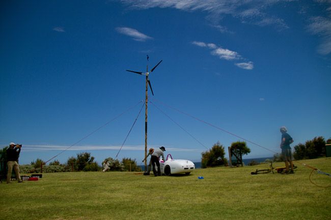 Przejechali Australię samochodem na wiatr 3