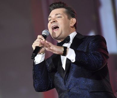 Miał być sernik, wyszedł skandal. Wiadomo, czemu rzucono w Zenka jajkami