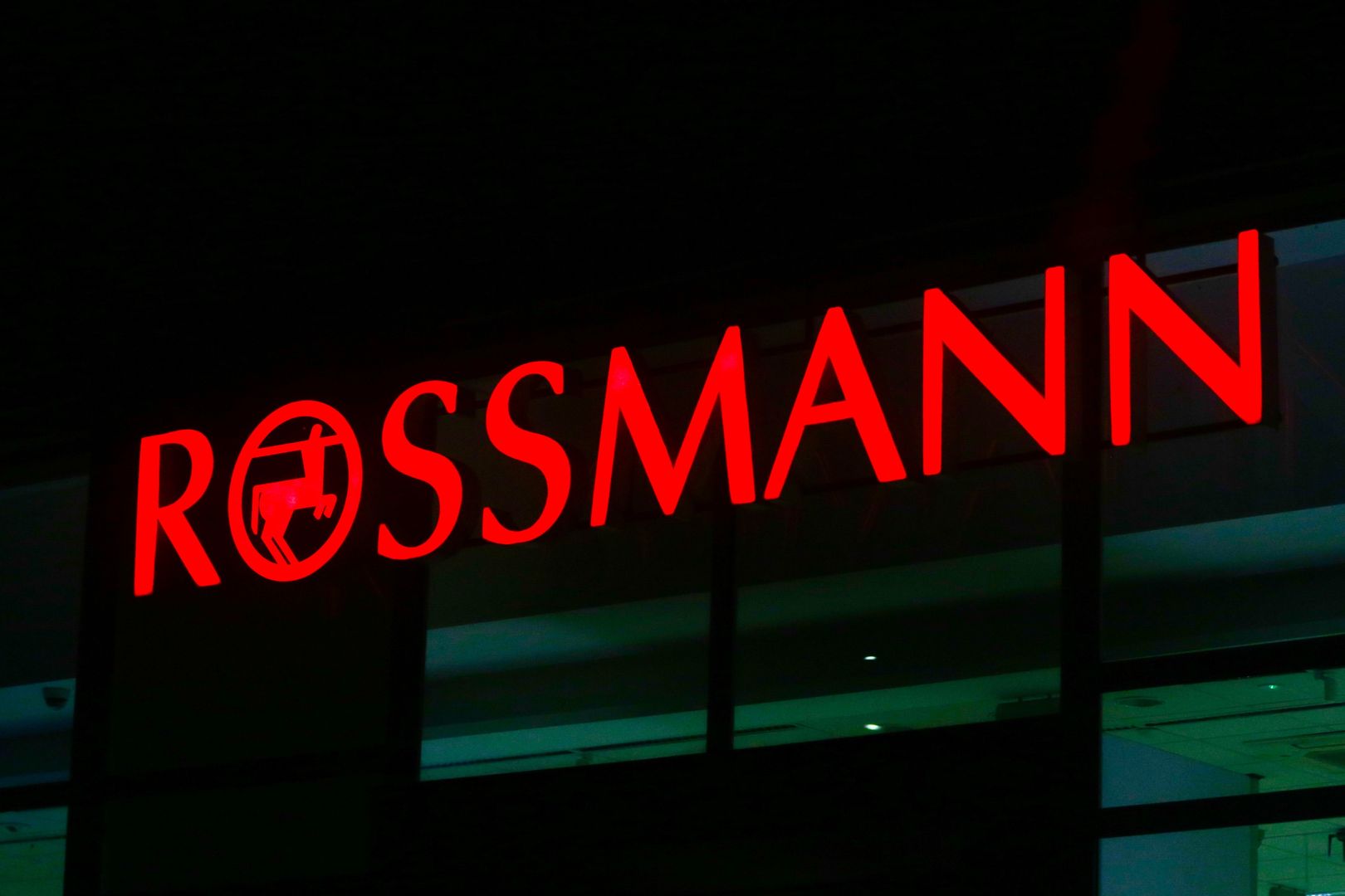 Legendarny kosmetyk za grosze. Rossmann chyba oszalał!