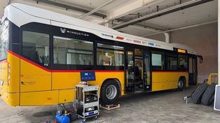 Winduction testuje opony. Naładują autobus elektryczny na przystanku