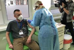 Szczepienia na COVID. Druga dawka szczepionki trafiła do pierwszych osób we Wrocławiu