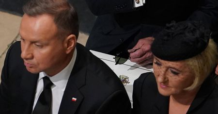 Para prezydencka pożegnała Elżbietę II. Agata Duda zaskoczyła fryzurą