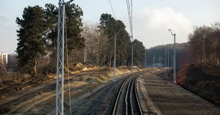Koszalin. Wypadek na przejeździe kolejowym. Dwie osoby nie żyją
