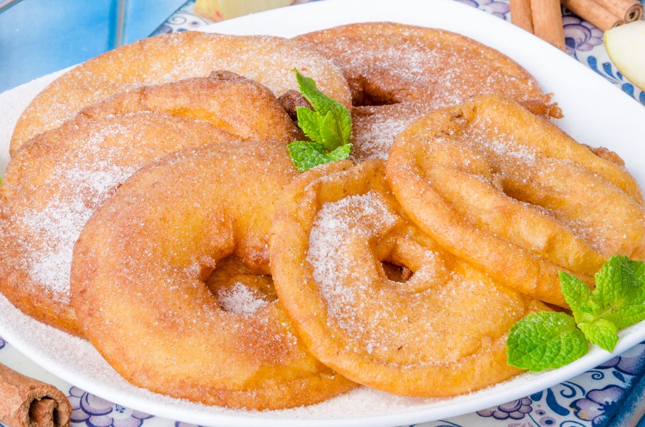 Bez niepotrzebnego ścierania. Jabłka w cieście przygotowuję, gdy nie mam czasu na racuchy