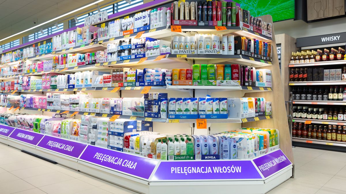 sklep zakupy kosmetyki supermarket biedronka drogeria kosmetyk handel