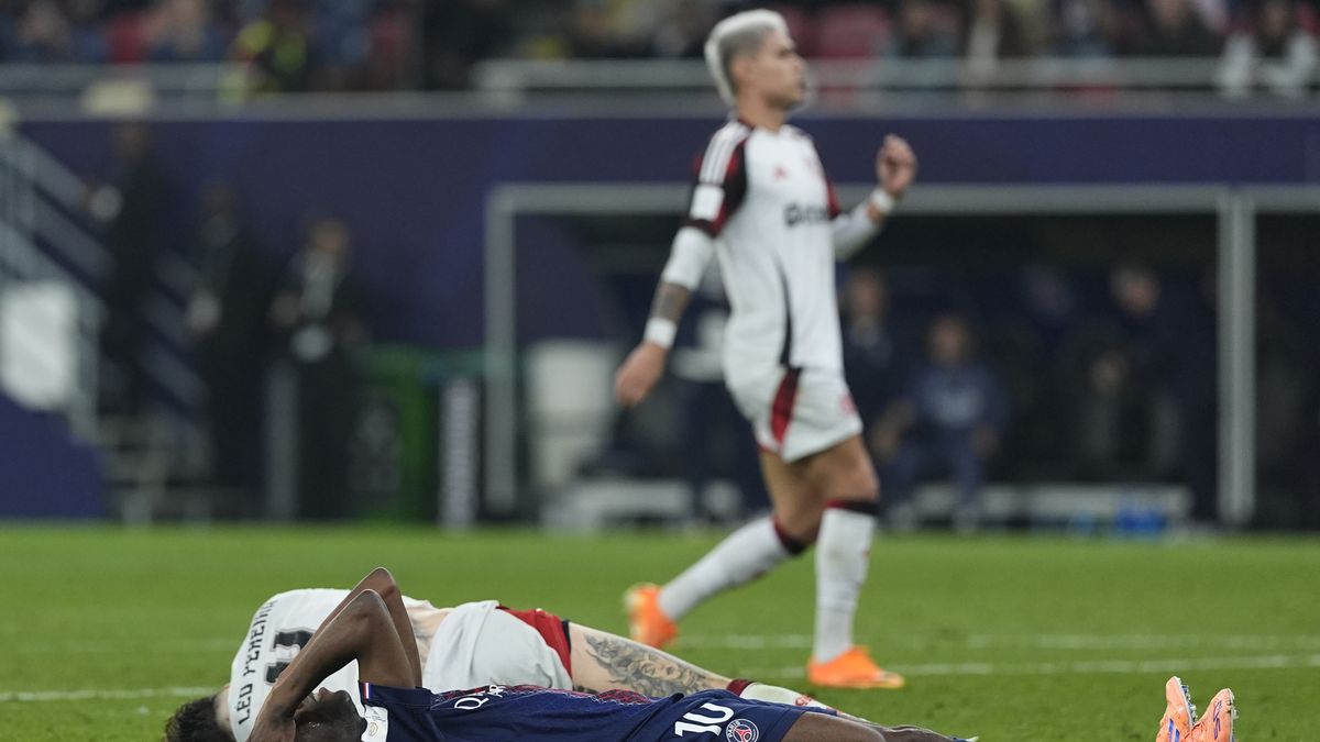 AR-RAYYAN, QATAR - DECEMBER 17 : Ousmane Dembele #10 of Paris Saint-Germain F.C.  reacts after missing a shoot during the FIFA Intercontinental Cup Final between Flamengo FC and the Paris Saint Germain (PSG) on December 17, 2025, Ahmad Bin Ali Stadium, Ar-Rayyan, Qatar. (Photo by Glenn Gervot - PSG / PSG via Getty Images)