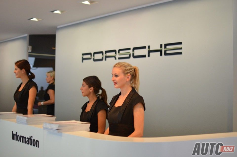 Hostessy z Paris Motor Show 2012 [galeria] 25
