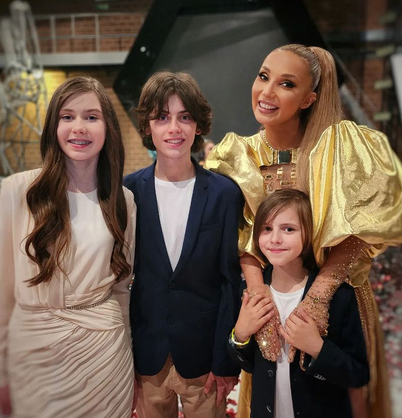 Cleo z dziećmi z "The Voice Kids"