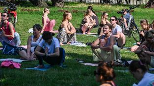 Bydgoszcz: Sobotnia joga na trawie w parku Kochanowskiego
