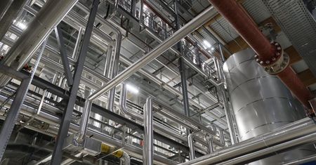 Najnowocześniejsza gorzelnia w Europie działa w Lublinie. Roczna produkcja przekroczy 34 mln litrów spirytusu [ZDJĘCIA]