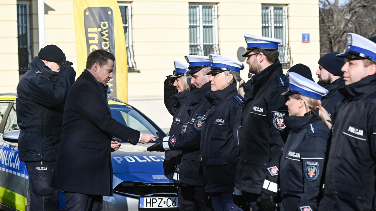 Rafa� Trzaskowski
Radek Pietruszka
doposa�enie, komenda sto�eczna policji, ksp, pojazdy s�u�bowe, policja policji, przekazanie, sprz�t, warszawa chroni