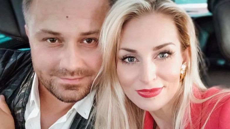Rozweselona Anita i zasmucony Adrian ze "Ślubu od pierwszego wejrzenia" pozują do świątecznego zdjęcia
