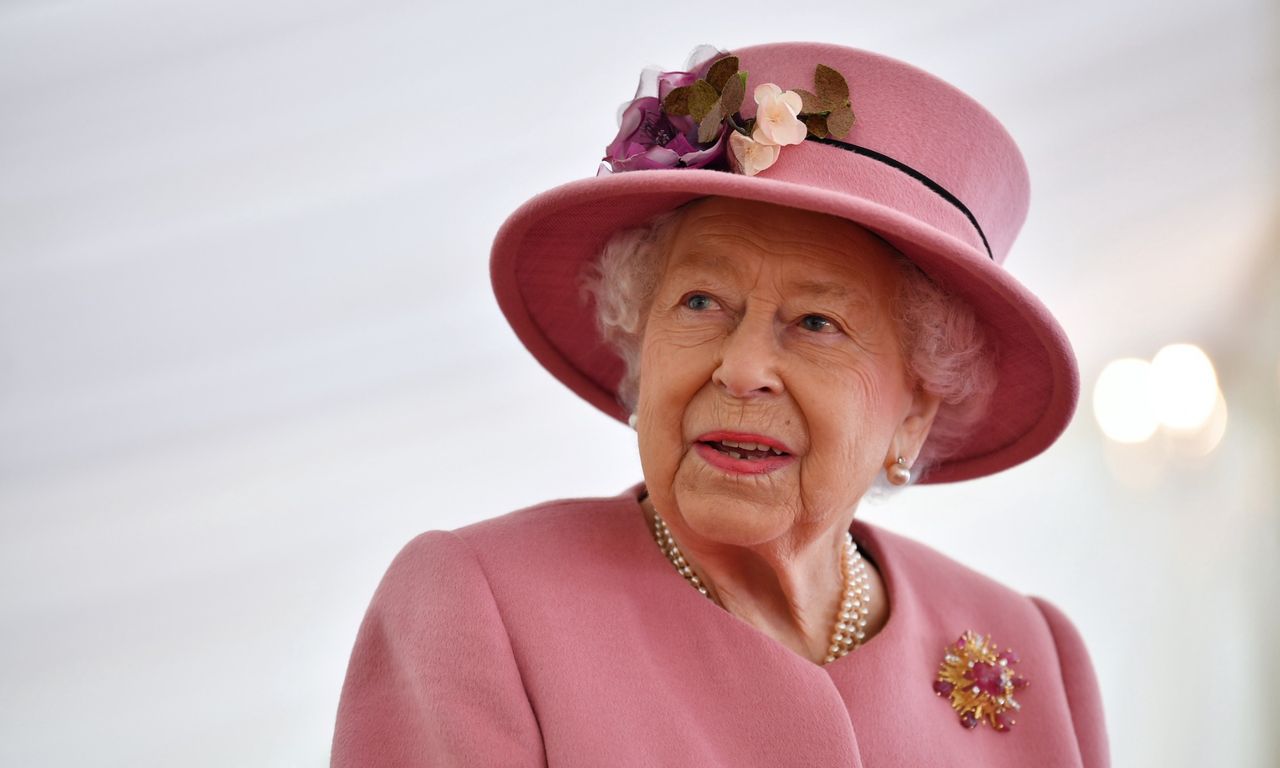 Elżbieta II postanowiła pomóc skonfliktowanym członkom rodziny.