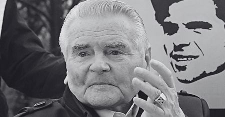 Lucjan Brychczy wciąż nie ma pomnika na cmentarzu. Tak wygląda jego grób